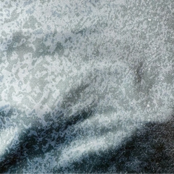 Beyond Yoga First Class Cropped Racerback Tank in Distressed Sheen Navy Blue XS - Picture 4 of 11